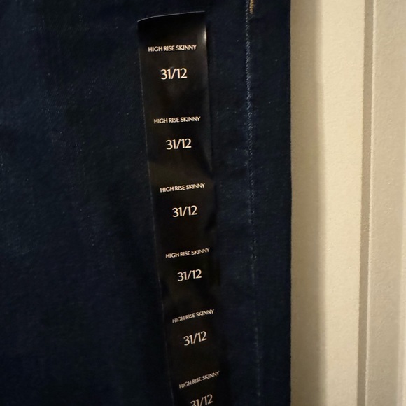 High Rise Skinny - Picture 3 of 4